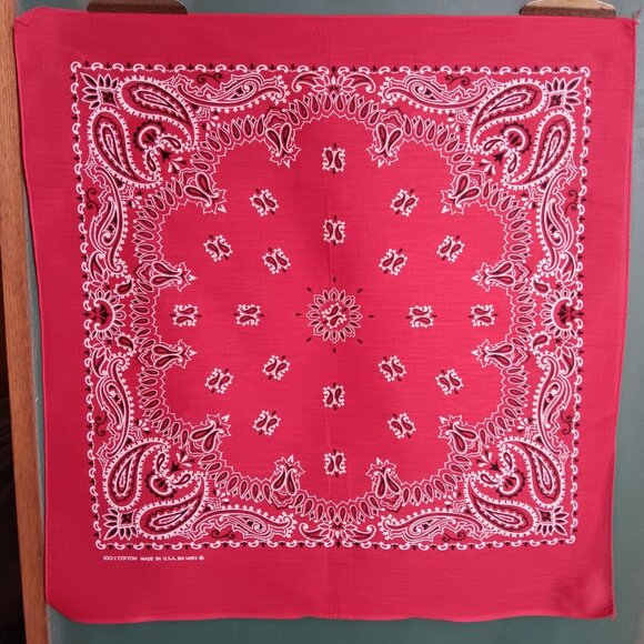 Vintage Red Paisley Bandana Handkerchief 100% Cotton Made In USA 21x20 new ds - Picture 1 of 4